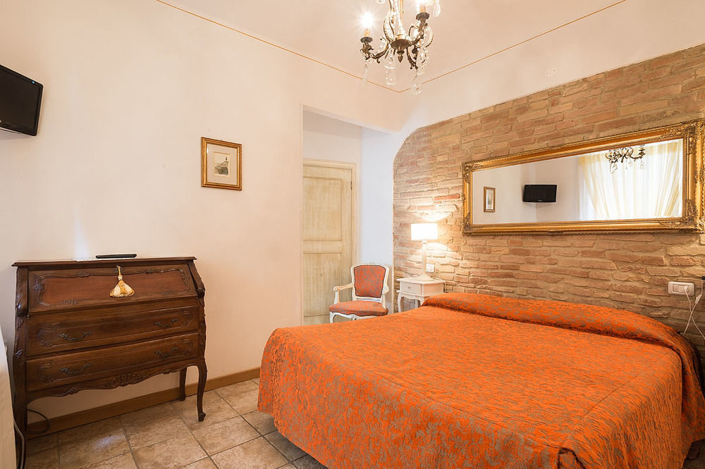 Donna Nobile Hotel San Gimignano Bagian luar foto